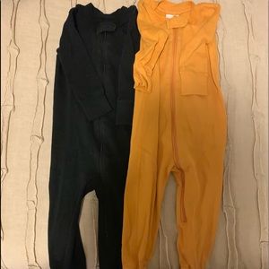 Hanna Andersson Pajamas - Two pairs of footed Hanna Andersson Sleepers Hanna Andersson Pajamas - Two pairs of footed Hanna Andersson Sleepers
